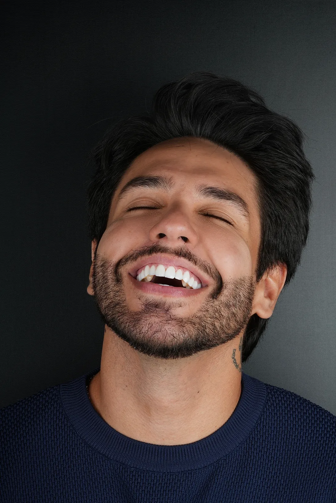 Transformação dental — lentes de porcelana